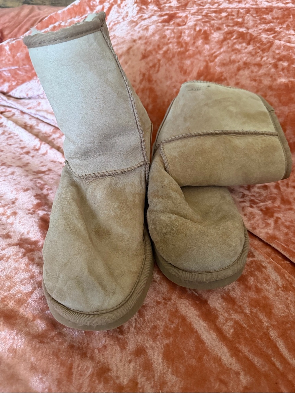 Uggs Australia Classic Short Sheepskin Suede Boot - Tan - Size 8